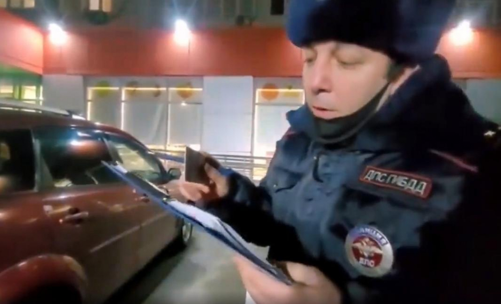 В Анапе водитель Pontiac зацепил другой автомобиль и уехал с места ДТП