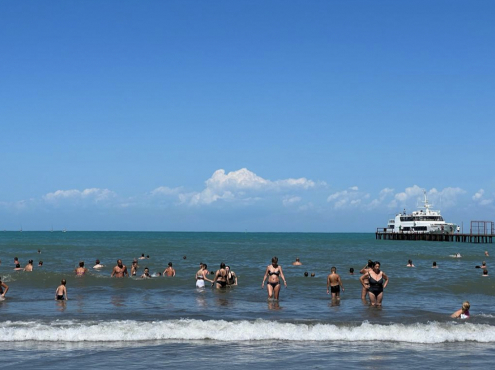 “Шелковое” и нереально чистое море: туристы в восторге от бархатного сезона в Анапе