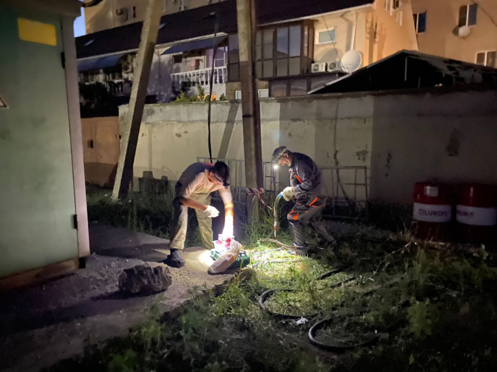 Устанавливают генераторы после пожара на улице Русской в Анапе