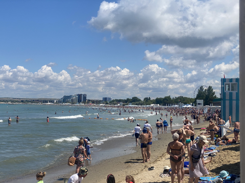 Пробками и дорогим сервисом недовольны туристы Черноморского побережья