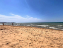 В Анапе спасли женщину во время очистки Черного моря от мазута