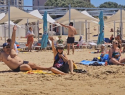 Солнце-жгучее, вода-теплая: в Анапе стартовал пляжный сезон