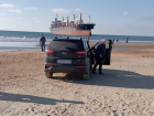 Наказание за селфи: полиция Анапы пачками штрафует за выезд на пляж к сухогрузу Blue Shark