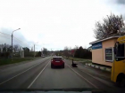 Видео: в пригороде Анапы 10-летний мальчик попал под колеса автомобиля 