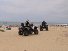 Полицейский патруль на квадроциклах задержал на пляже Анапы подозреваемого в краже планшета