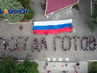 100-летний юбилей пионерии в Анапе отметили массовым флешмобом