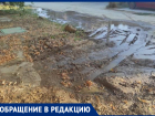 «Утекают кубометры воды и разрушается дорога»: житель хутора Воскресенский о прорыве водопровода