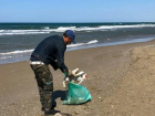 В МУП «ОКУ» рассказали, опасны ли следы мазута на пляже в Анапе