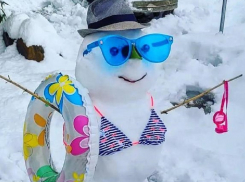 Котики, ботинок, дама на пляже: самые интересные снеговики Анапы и других курортов