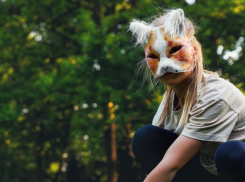 Дети с хвостами и в кошачьих масках в Анапе – хорошо или плохо