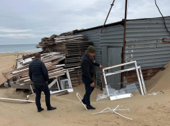 После публикации в «Блокноте» на пляжах Анапы начали наводить порядок