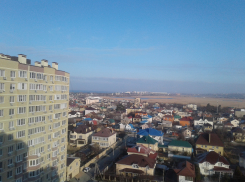 В день рождения бутерброда в Анапе ясно и прохладно