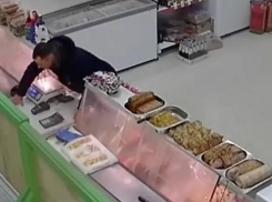 В Супсехе под Анапой ранее судимый мужчина украл с прилавка мобильник