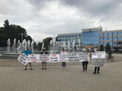 В поддержку анапского застройщика, вскрывшего вены в здании суда, вышли дольщики 
