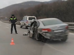  На трассе рядом с Анапой массовое ДТП с тремя машинами