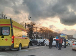 В Анапе массовая авария с шестью автомобилями: три человека пострадали 