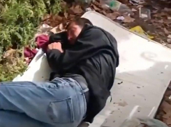 В сквере Павла Саркисьяна в Анапе активисты «Молодой Гвардии» дежурят и контролируют бомжей