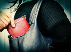 У женщины в анапском медцентре украли кошелёк, в котором было 8000 рублей