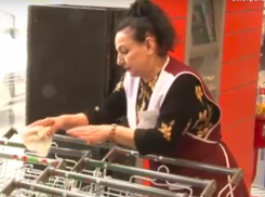 В продуктовых магазинах Анапы дезинфицируют и протирают ручки тележек и дверей