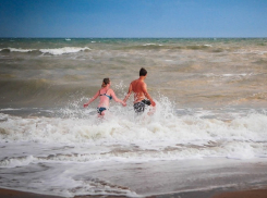 Почему в Анапе запрещают купаться в море?