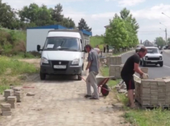 Тротуарную плитку в Анапском Витязево обещают доложить к началу сезона