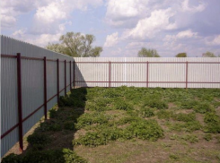 В Анапе лжестроитель вместо реального нарисовал забор в фотошопе и получил 133 тысячи рублей