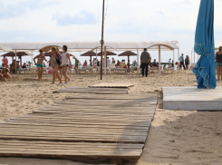 Почему мамочки на колясках с детьми не могут гулять в Анапе по песчаному  пляжу? 
