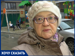 Резина или щебень: чем должны были покрыть детскую площадку во дворе одного из домов Анапы?