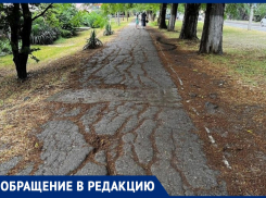 На тротуаре на улице Парковой в Анапе взрослые и дети ломают ноги