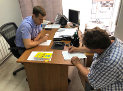 В Анапе составили протокол на мужчину, который разбрасывал мусор в неположенном месте