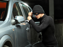 В Анапе ищут свидетелей кражи из машины: злоумышленники взяли сабвуфер и домкрат