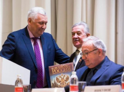 Юрий Поляков поблагодарил Гапонова и поздравил Козлова