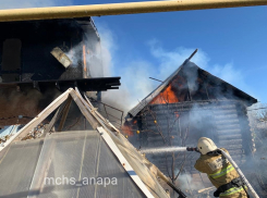 В Цибанобалке под Анапой сгорели баня и дом
