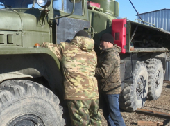 Волонтеры Анапы создали цех по производству брони для военной техники
