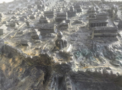 Вандалы в Анапе сломали крест: макеты античных городов опять попали «под удар»