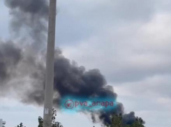 В Витязево под Анапой разгорелся пожар