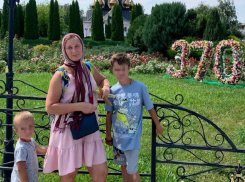 Избивал 15 лет: обвиняемую в убийстве столичную журналистку пытаются лишить родительских прав в Анапе