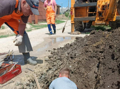 Действуют оперативно: АО «Анапа Водоканал» устранила утечку воды в хуторе Вестник