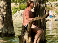 Туристы портят уникальные болотные кипарисы в Сукко под Анапой