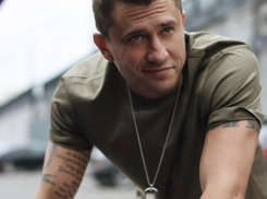 Женщины сходят с ума: в Анапе побывал звезда сериала «Мажор» Павел Прилучный 