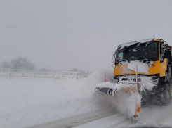 На дорогах Кубани, в том числе Анапы, снег убирают более 300 единиц техники