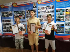 В Анапе вручили грамоты подросткам, которые своими силами боролись с пожаром на пустыре