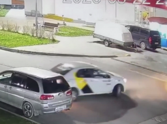 В Анапе водитель такси устроил ДТП и скрылся с места происшествия