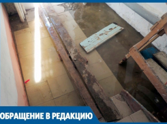В Анапе жители многоэтажки вынуждены ходить по мутной воде, льющейся из канализации