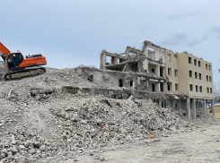 В Анапе завершают снос 12-этажного самостроя