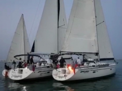 Яхты, которые заходили в Анапу, чуть не протаранили лодку с женщиной на борту