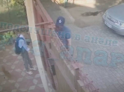 Осеннее обострение: в Анапе неизвестный преследовал ребенка до дома и ломился в калитку