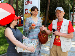Сотрудники редакции ИД «Всё для Вас - Анапа» на улицах курорта меняли сладости на сигареты 