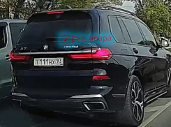 Водитель BMW проехал по «островку безопасности» и был задержан полицией Анапы