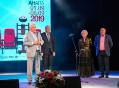 Кому вручили медаль «За вклад в развитие Анапы» на закрытии «Киношока»?